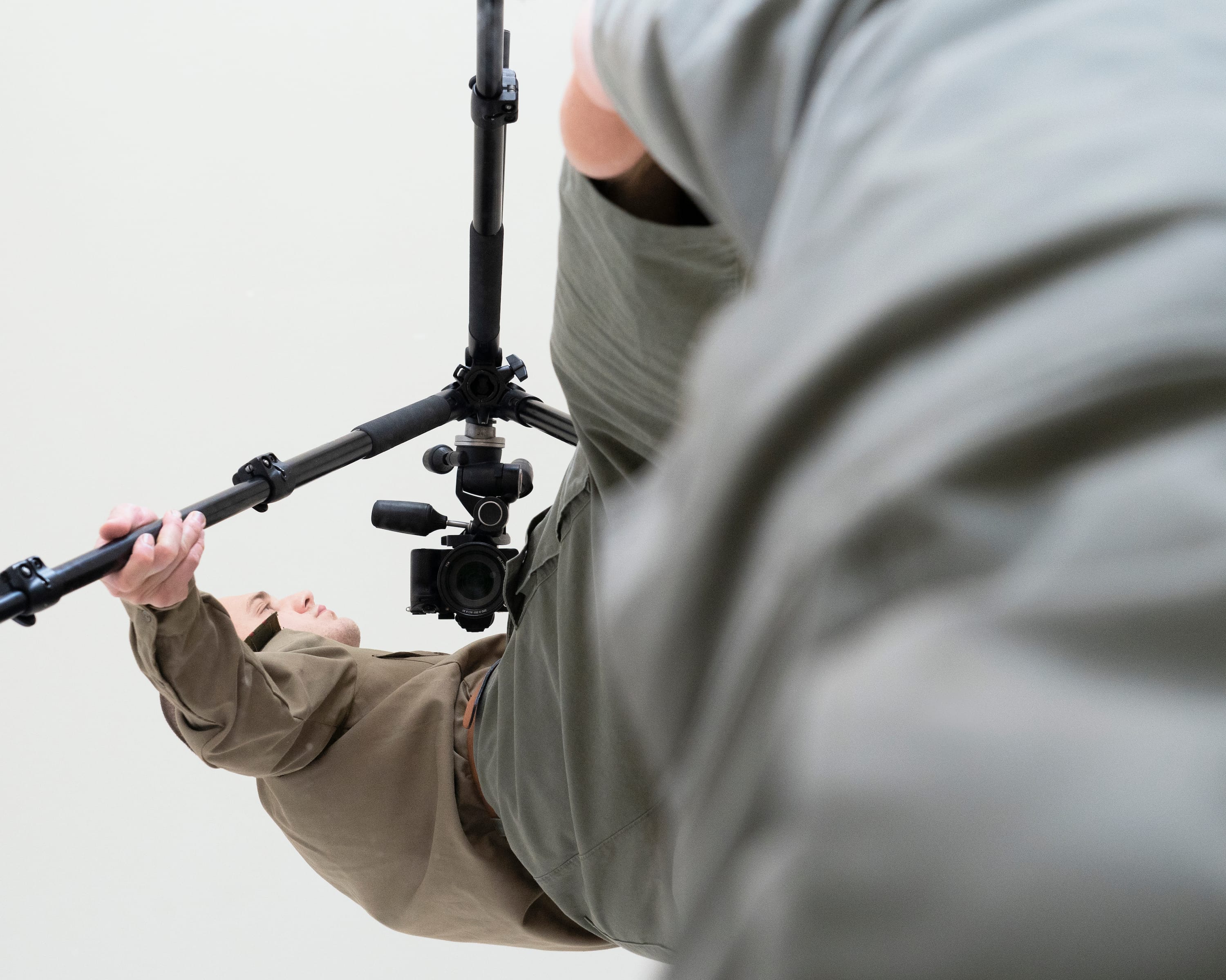 Self portrait of Pavo Marinović, holding a camera stand and camera, from an upside-down angle